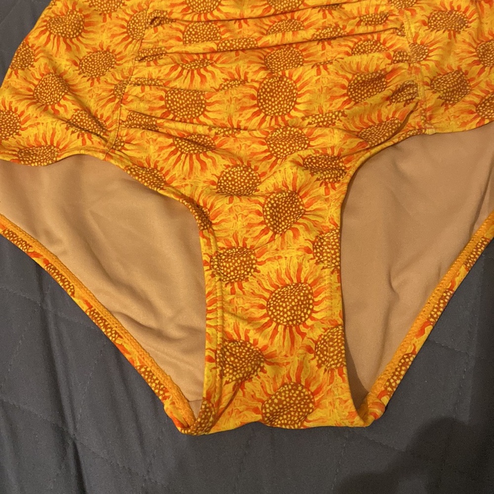 Kortni Jeane bottoms